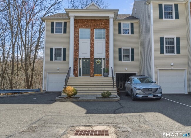 Building Photo - 570 Danbury Rd