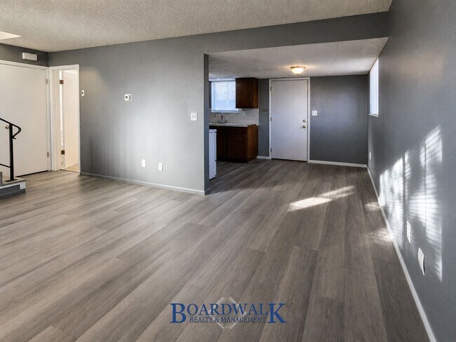 Building Photo - 572 400 N