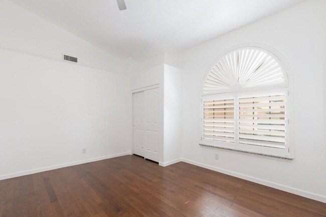 Building Photo - 3350 S Oleander Dr