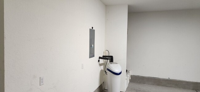 Building Photo - 5-Bedroom 3-Bathroom Home Walking distance to USAA and just mins from Medical Center and UTSA