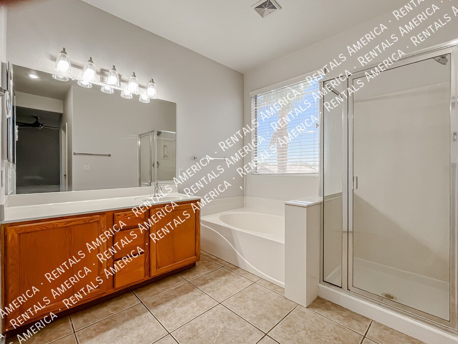 Building Photo - 9765 E Knowles Ave