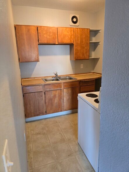 Building Photo - 3310 6th Ave