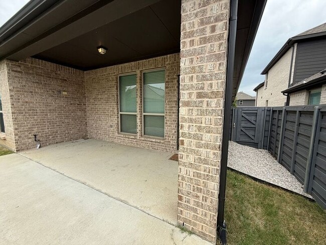 Building Photo - 528 Evergreen Rd