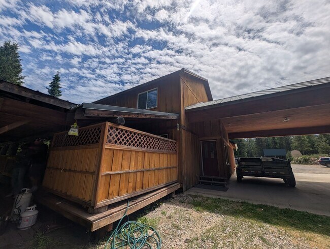 Building Photo - Spacious 4BR Home Near Sacheen & Davis Lake