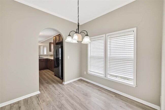 Building Photo - 130 Leaning Oaks Cir