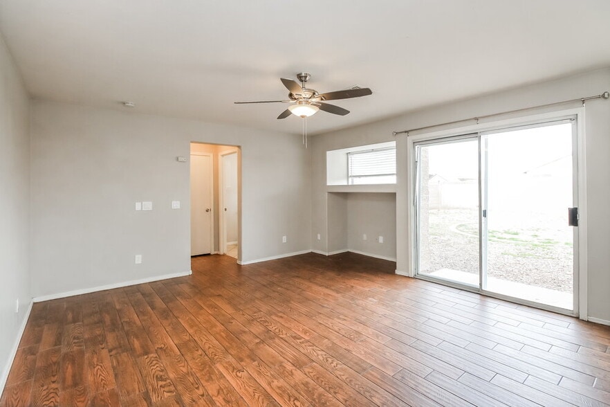 Building Photo - 11024 W Frier Dr