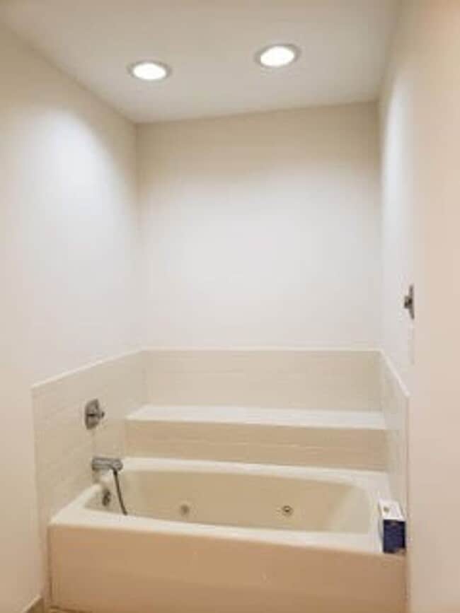 Building Photo - 504 Mountain Breeze Ln