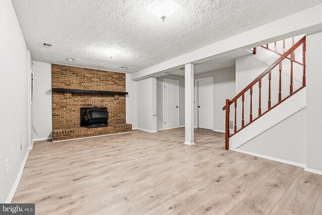 Building Photo - 4600 Brentleigh Ct