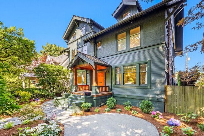Building Photo - Stunning 1909 Craftsman w/ AC in Coveted C...