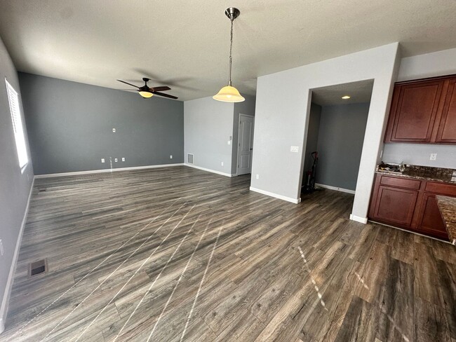 Building Photo - MOVE-IN SPECIAL - $500 off First Months Re...