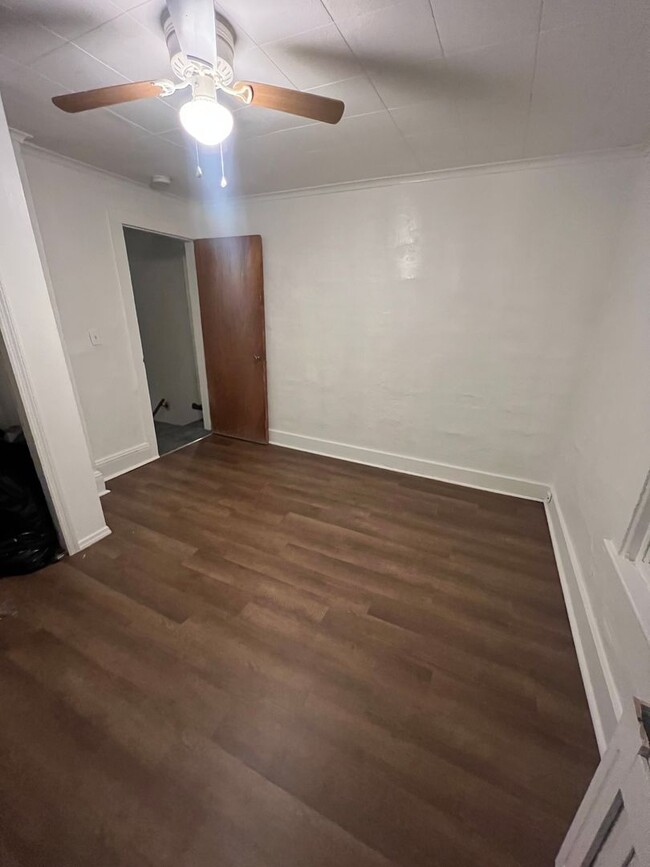 Building Photo - Beautiful 3 Bed/1 Bath Single Family Home ...