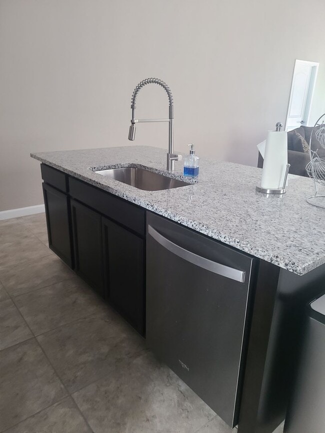 Building Photo - 4 Bedroom, 3 Bathroom Luxury Home in Torte...