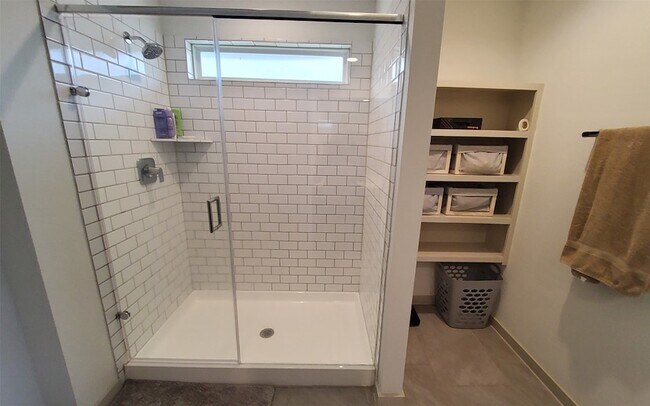 Building Photo - 3839 Sparkman Ln