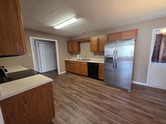 Building Photo - 1012 Willow Creek Cir