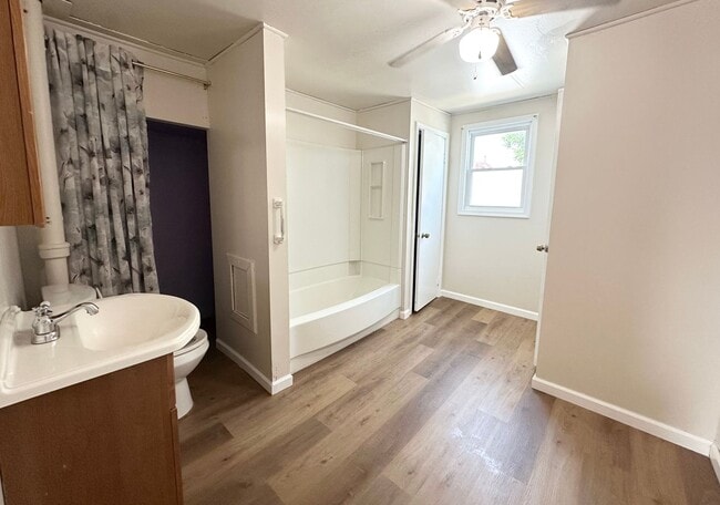 Building Photo - 1 Bedroom with Bonus Room in Lebanon!
