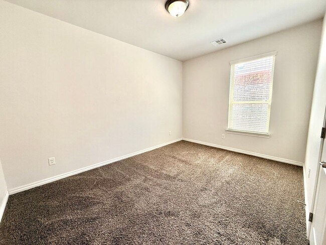 Building Photo - Beautiful 4 Bed 2 Bath in Mustang Schools