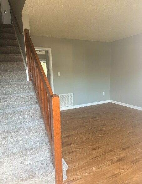 Building Photo - 15 Ferguson Dr