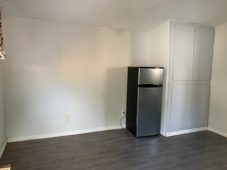 Building Photo - 3502 Ivandell Ave