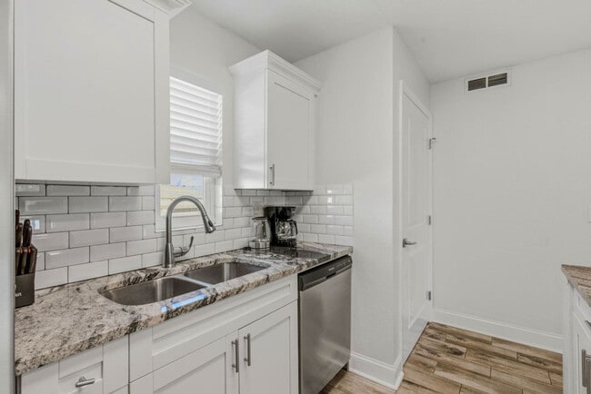 Building Photo - 3909 W Cleveland St