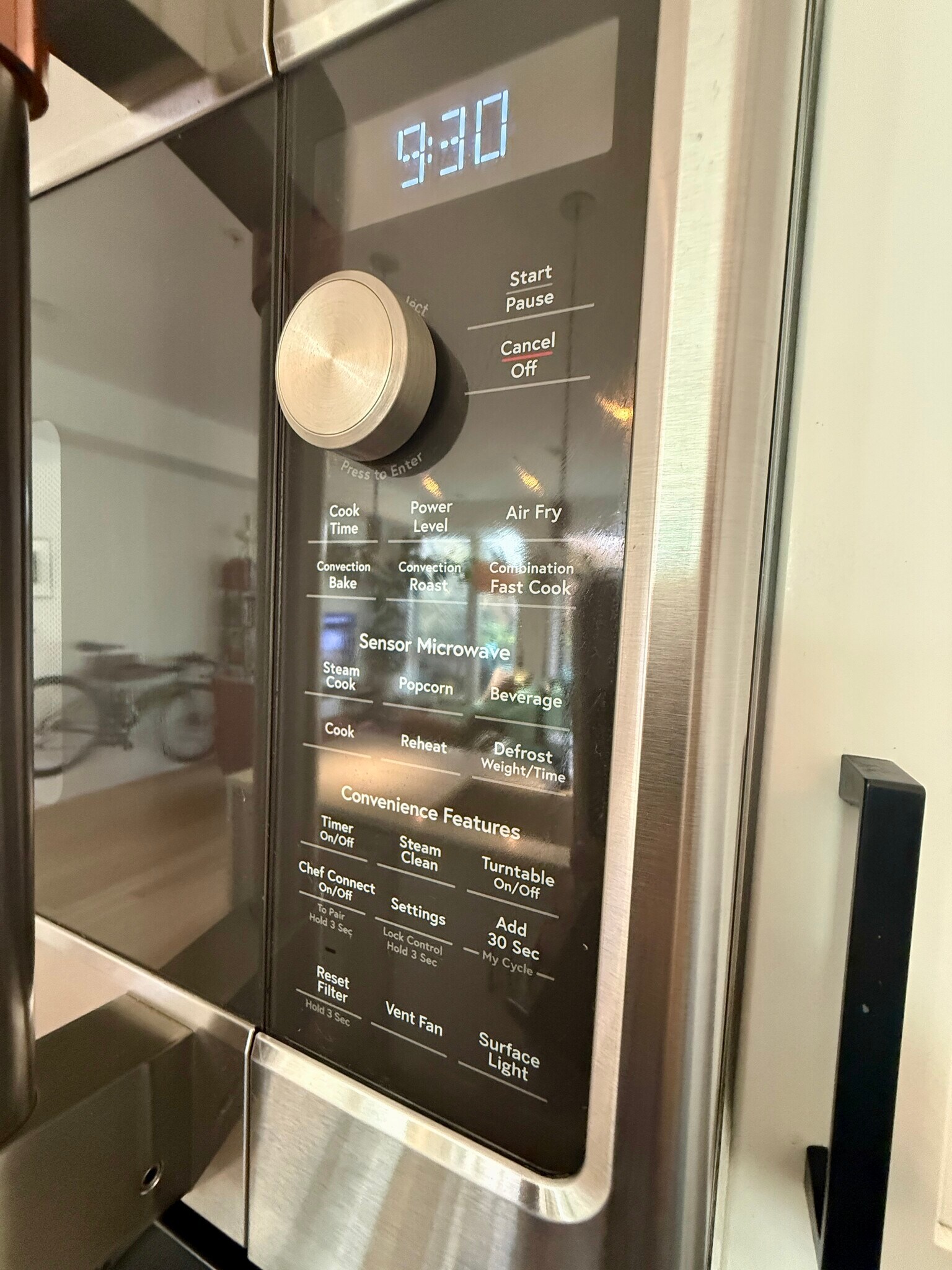 Microwave with air fry function - 3916 14th St NW