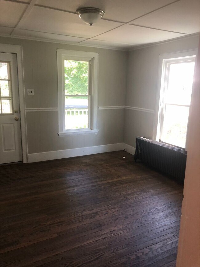 Building Photo - 209 3rd St