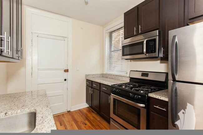 Building Photo - 2 bedroom in Chicago IL 60625