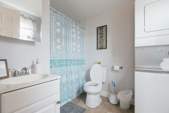 Building Photo - 905 Hill St