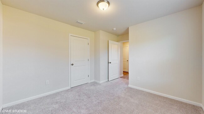 Building Photo - 400 Whispering Creek Ave