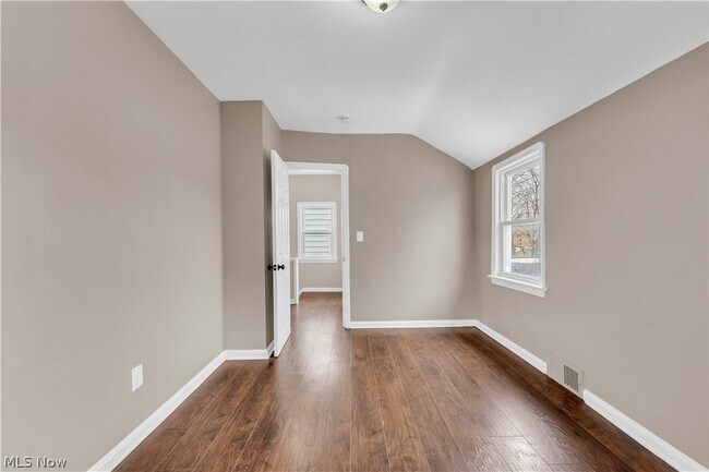 Building Photo - 8008 Pelham Dr