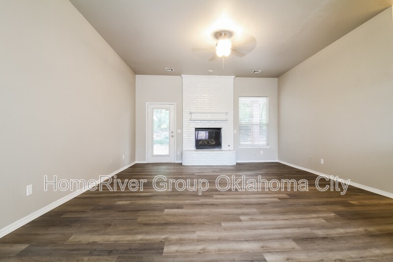 Building Photo - 3905 Penny Dr