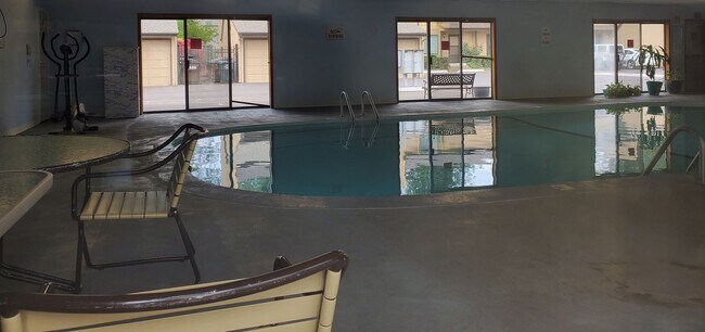 Building Photo - REDUCED RENT AND FREE MONTH OF RENT! South Salem Condo w/ Remodeled Kitchen, A/C & W/S/G Included!