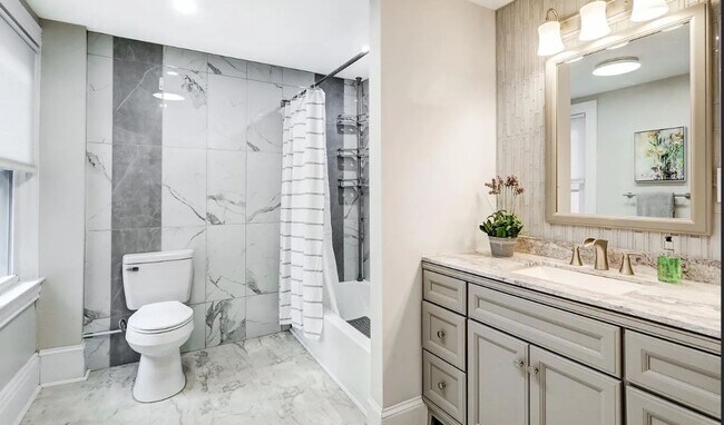 Building Photo - Spacious 3-Bedroom 2 Bath Home with Modern Comforts