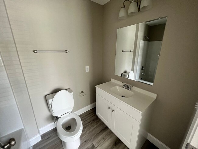 Building Photo - 309 Broad St