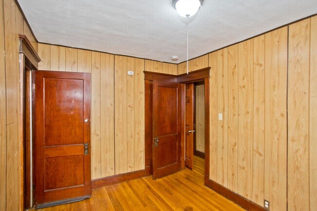 Building Photo - 58-60 Ionia St