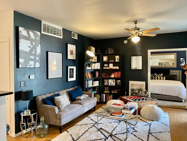 Building Photo - 1701 E Colter St