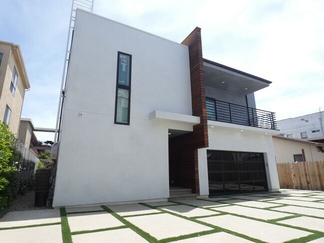 Building Photo - 5346 Lexington Ave