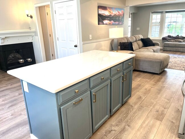Building Photo - 7542 S Cove Cir