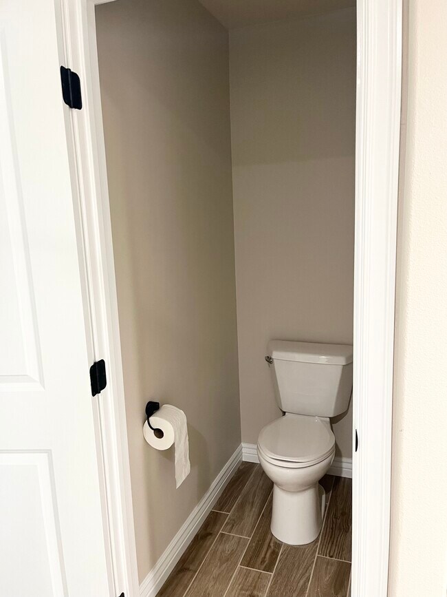 Building Photo - Silver Lining