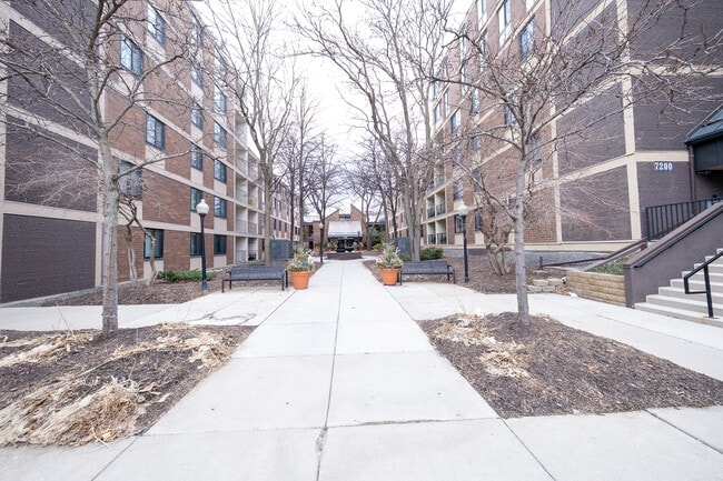 Building Photo - 7200 York Ave S