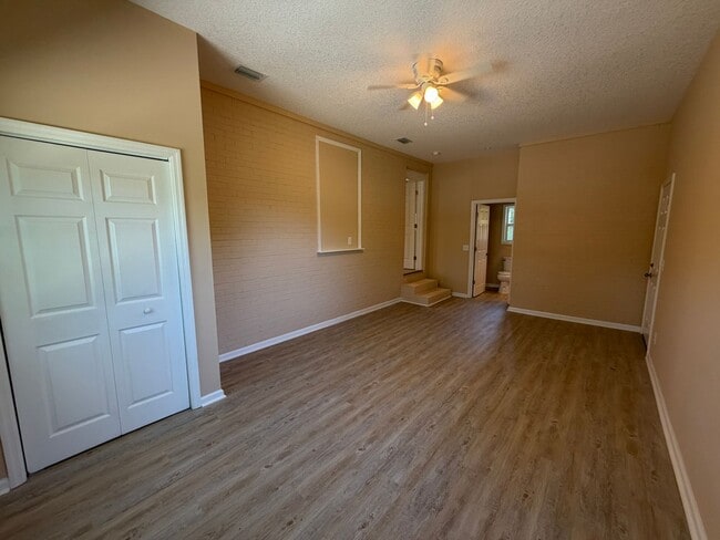 Building Photo - 2640 Canary Dr