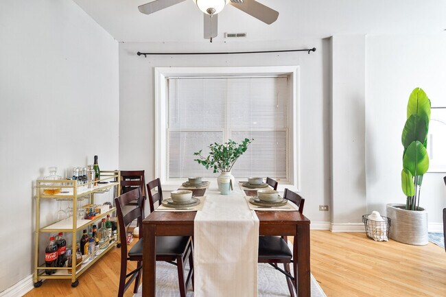 Building Photo - 3103 N Oakley Ave