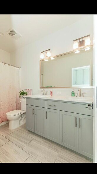 Building Photo - 4254 Oak Knoll Rd