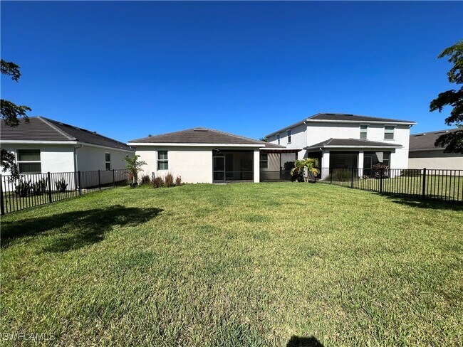 Building Photo - 4163 Bluegrass Dr