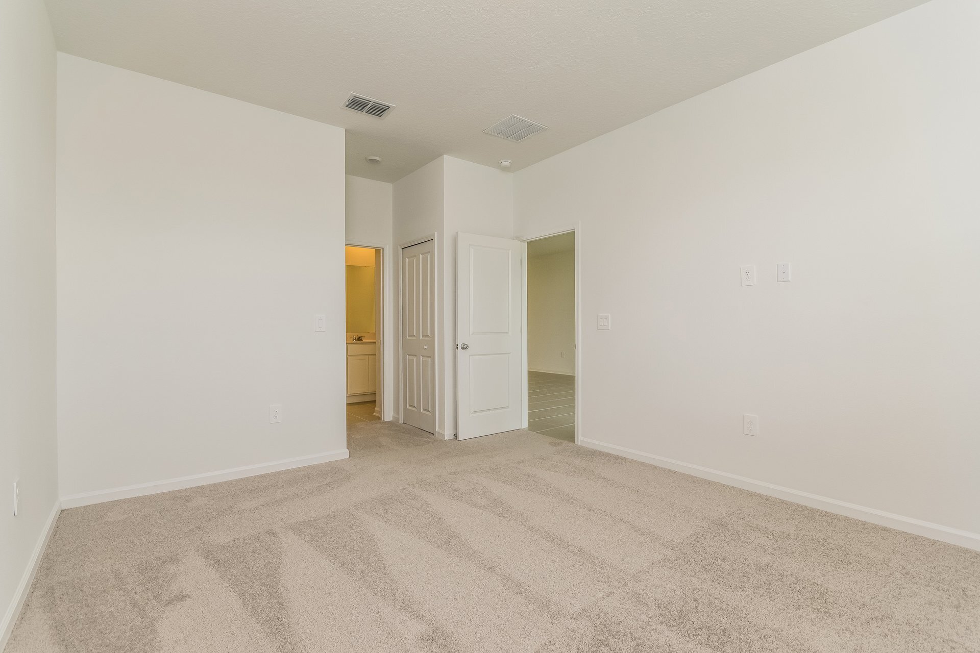 Building Photo - 2039 Hemingway Cir