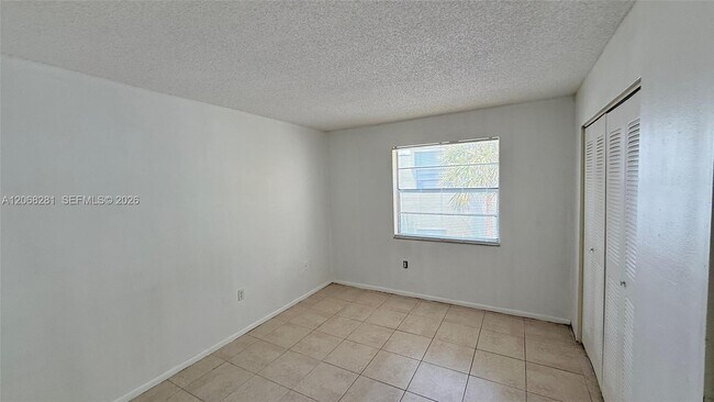Building Photo - 415 Executive Center Dr