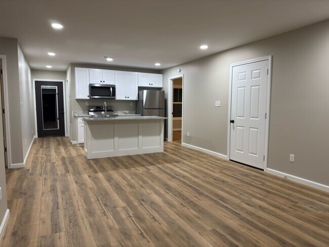 Building Photo - Cedar Circle Duplexes