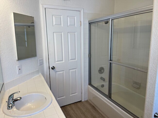 Building Photo - Nice 3 Bedroom home in Rancho Del Oro