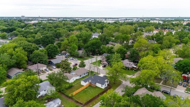 Building Photo - 601 Pearson Ave