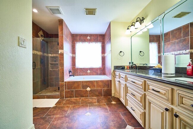 Building Photo - 14811 Wintercove Ct