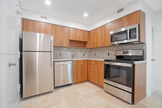 Building Photo - 5101 Collins Ave